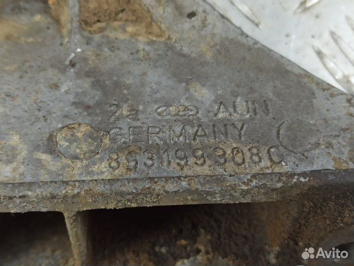 Кронштейн опоры двигателя правый Audi 80 PM