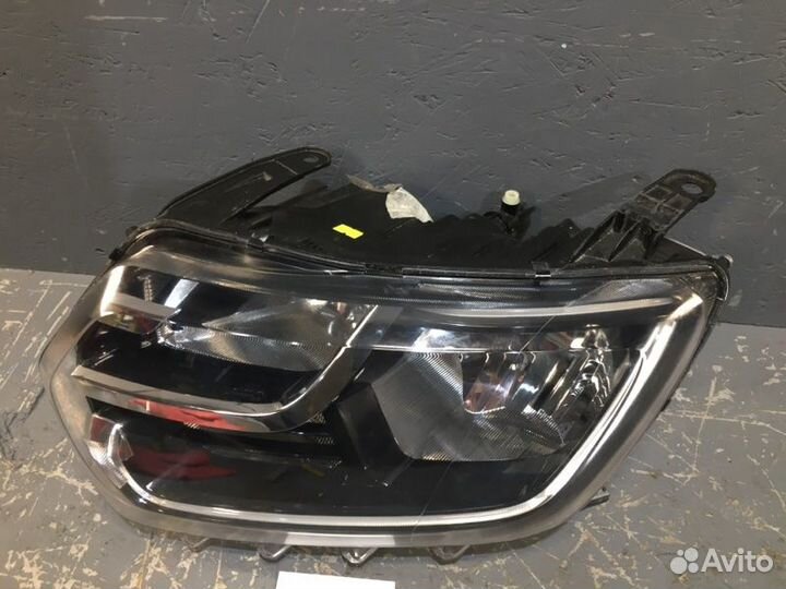 Фара левая Renault Duster