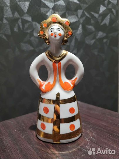 Статуэтка фарфор