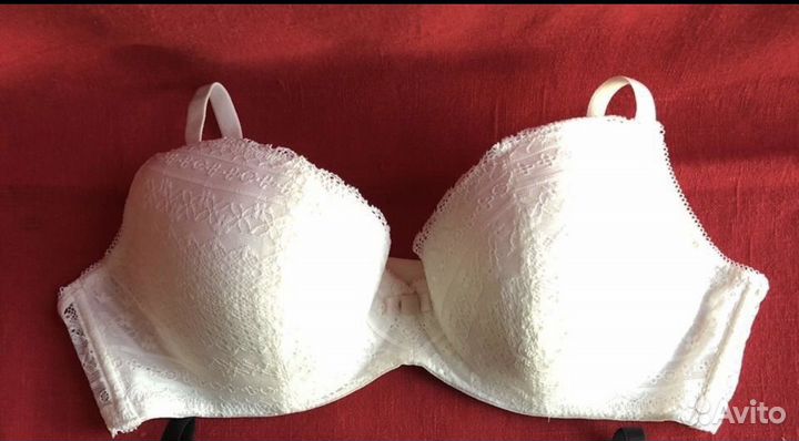 Новый белый бюстгальтер 70В с формованными чашками