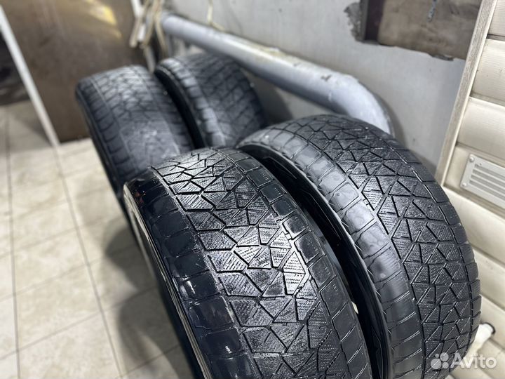 Bridgestone Blizzak DM-V2 285/45 R22 110T
