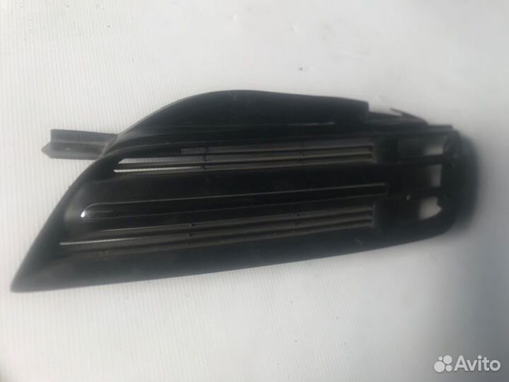 Заглушка бампера передняя правая Nissan March AK12