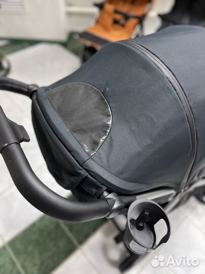 Прогулочная коляска новая