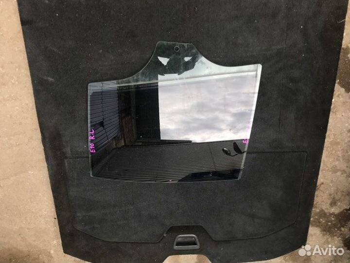 Стекло двери заднее левое Bmw E90