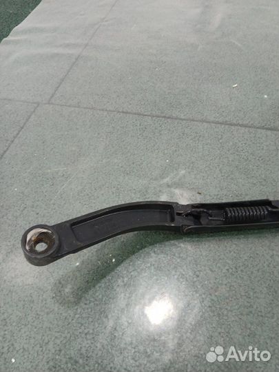 Поводок стеклоочистителя правый Infiniti Qx70 S51