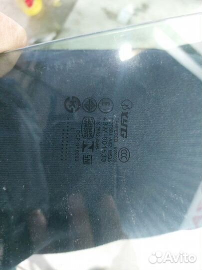 Стекло двери передний правый Toyota Rav 4 XA40