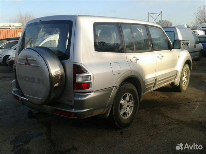 Разбор на запчасти Mitsubishi Pajero / Montero 200
