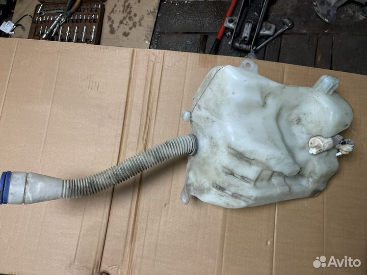 Бочёк омывателя Ситроен С4 b7