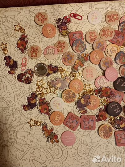 Значки, брелки