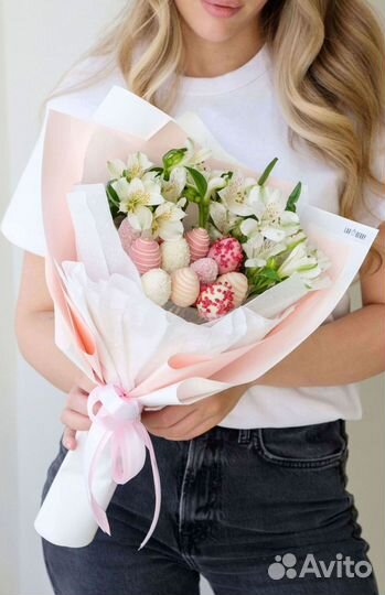 Букеты из клубники в шоколаде к празднику