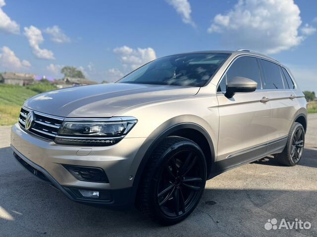 Volkswagen Tiguan 2.0 AMT, 2019, 60 000 км с пробегом, цена 4300000 руб.