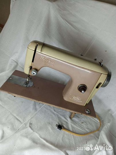 Швейная машина