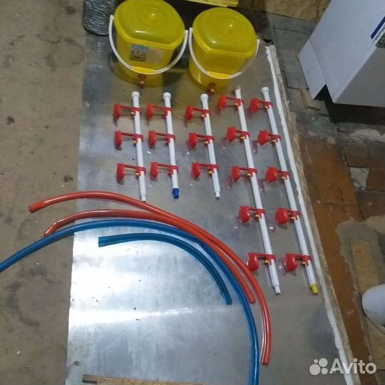 Поилки ниппельные, кормушки