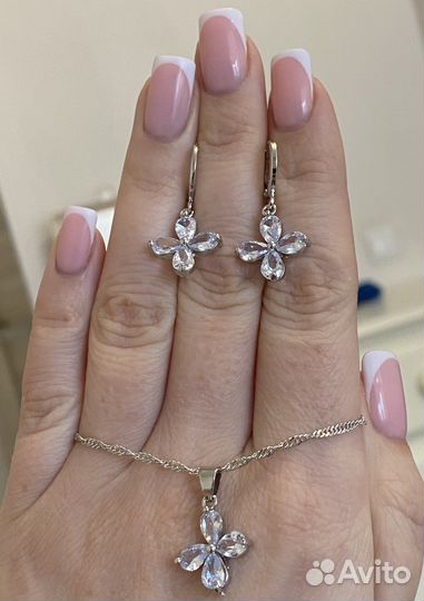 Набор ювелирных украшений серьги колье