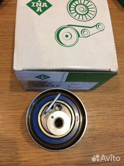 Натяжной ролик ремня грм Chrysler