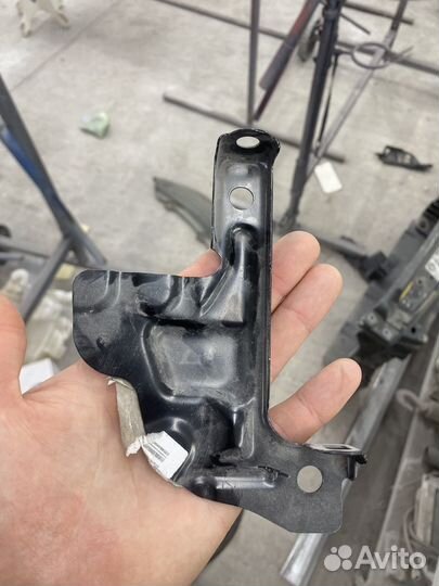 Кронштейн toyota camry 50