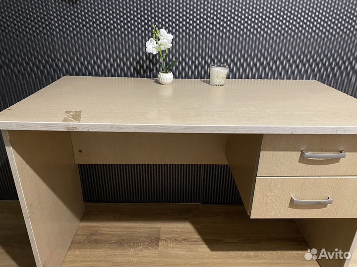 Письменный стол