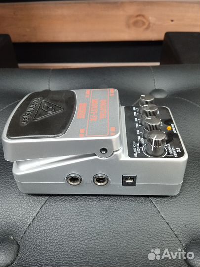 Педаль Behringer FX600(хорус,фленжер,фейзер) новая