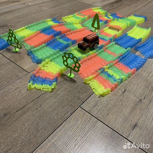 Гоночный гибкий трек с машинкой