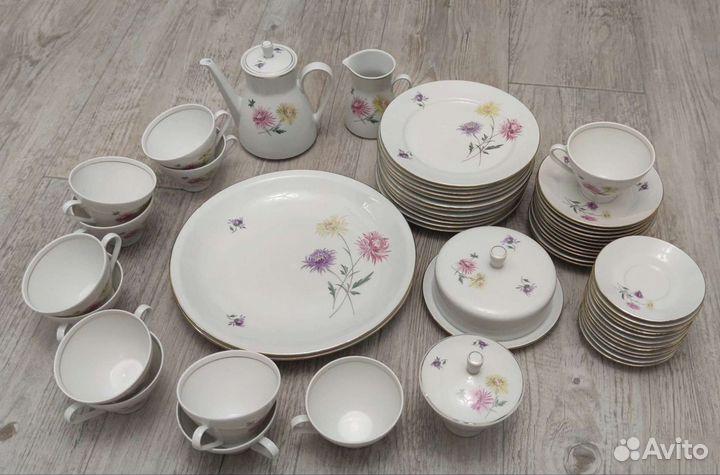 Фарфоровый немецкий сервиз Астры на 12 персон