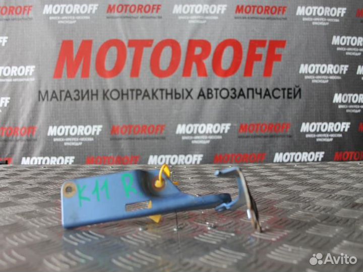 Шарнир капота Ниссан Марч K11 правый А558