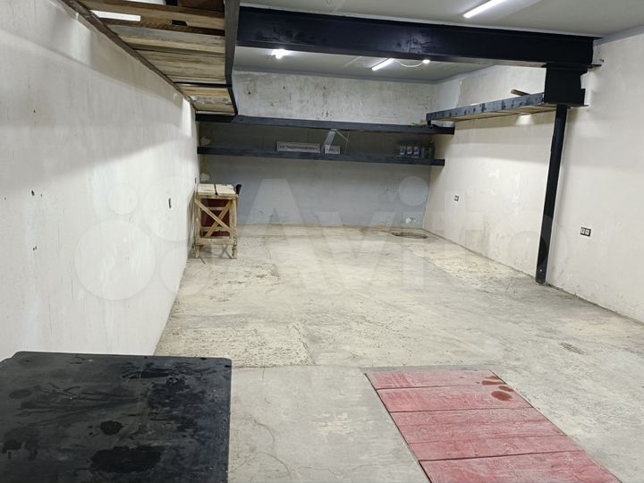 Гараж, > 30 м²