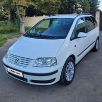 Volkswagen Sharan 2.0 MT, 2008, 246 000 км, с пробегом, цена 940 000 руб.