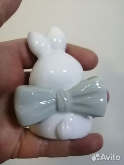 Фарфоровая статуэтка