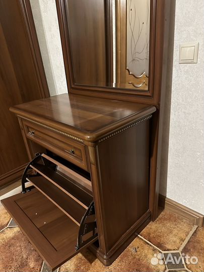 Обувница с зеркалом