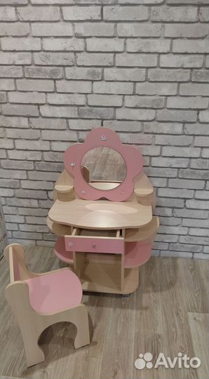 Детский туалетный столик для девочки