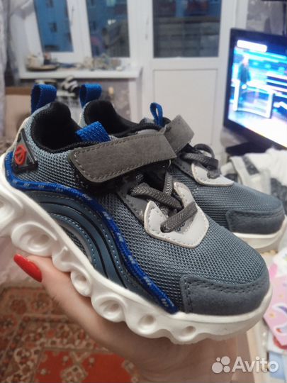 Кроссовки детские