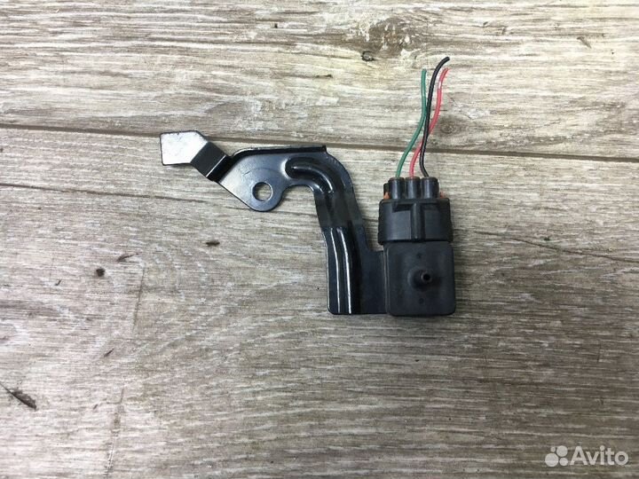 Вакуумный клапан Toyota Isis I (2004—2009)