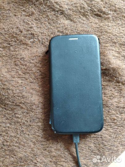 Телефон Samsung Galaxy J2