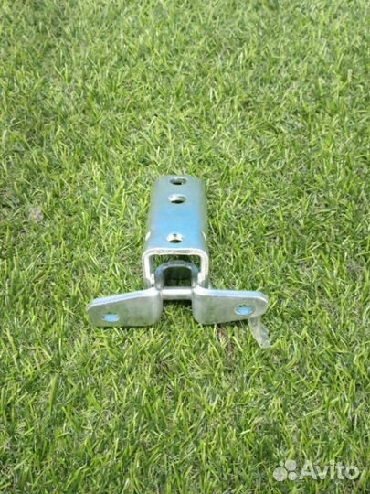 Петля двери левая