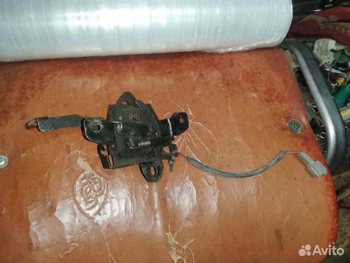 Замок капота Джили Эмгранд EC-7