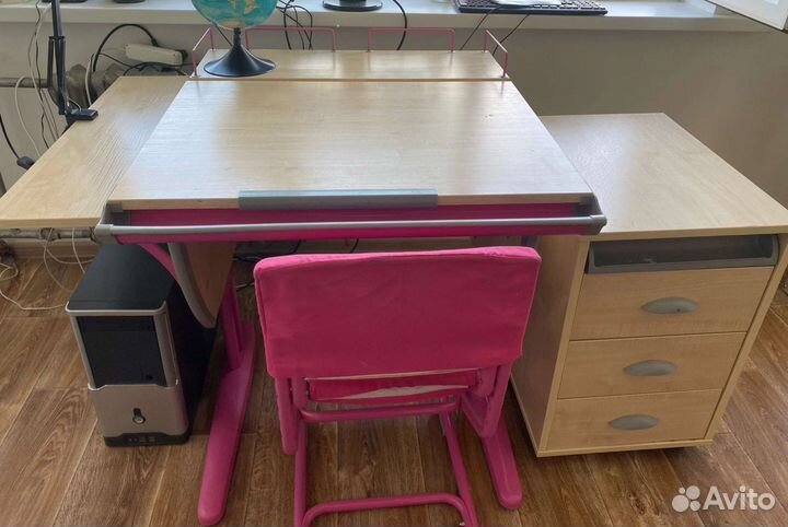 Детский письменный стол и стул