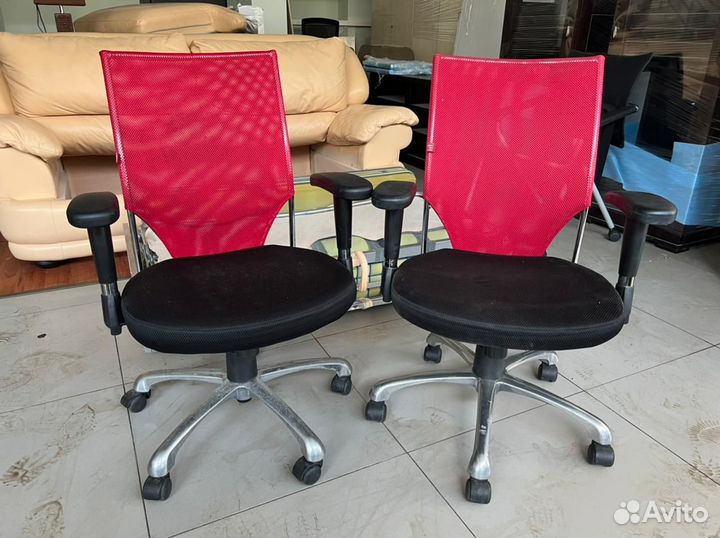 Офисное кресло