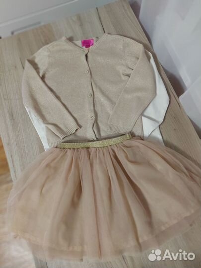 Костюм для девочки с юбкой
