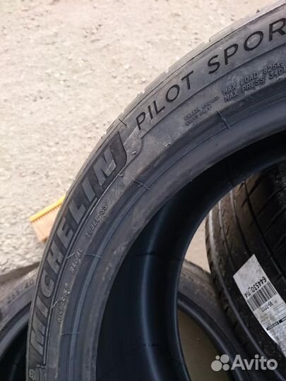 Michelin Pilot Sport 4 S 245/45 R20 и 275/40 R20 106Y