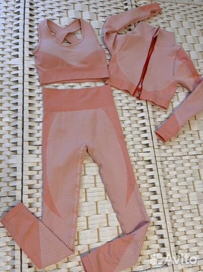 Костюм для фитнеса. Спортивный костюм. Новый