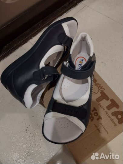 Новые Сандалии Тотта 31 и 33 размер