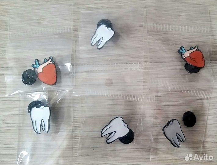 Значки / пины / броши