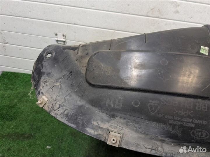 Подкрылок задний правый KIA Carnival 2006