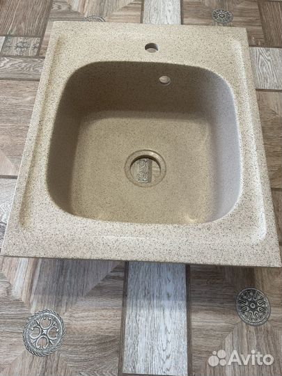 Кухонная мойка, мебельные ручки