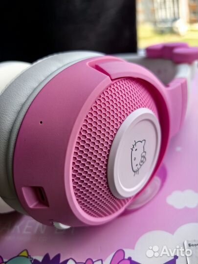 Razer Kraken BT Hello Kitty and Friends Edition, B