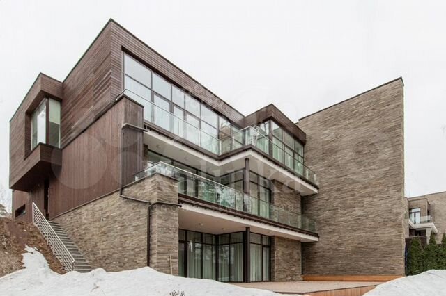 Таунхаус 700 м² на участке 5 сот.