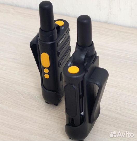 Рация с гарнитурой и наушником для работы