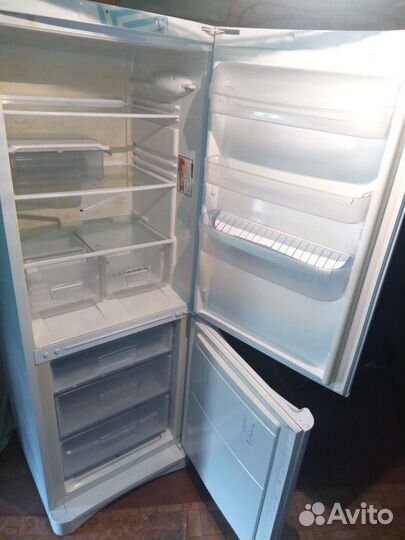Холодильник indesit
