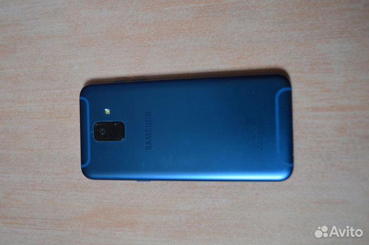 Samsung Galaxy A6, 4/32 ГБ