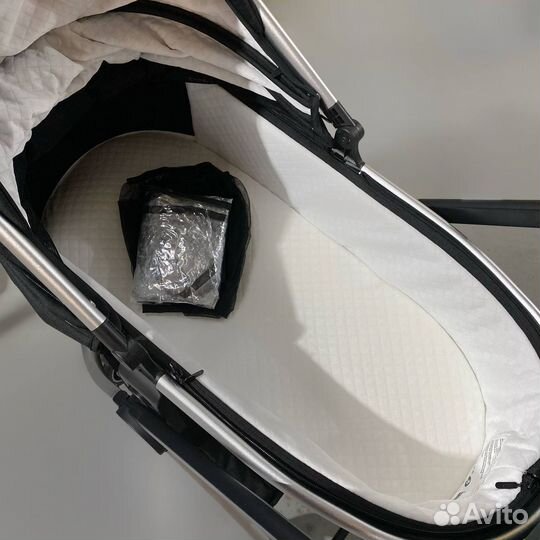 Коляска 3 в 1 и 2 в 1 новая
